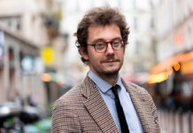 Un ensayo de Thibaut Bruttin alerta del riesgo de diluir la libertad de prensa en nombre de la libertad de expresión