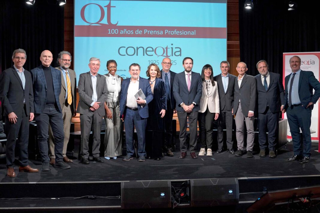 Foto de familia centenario CONEQTIA