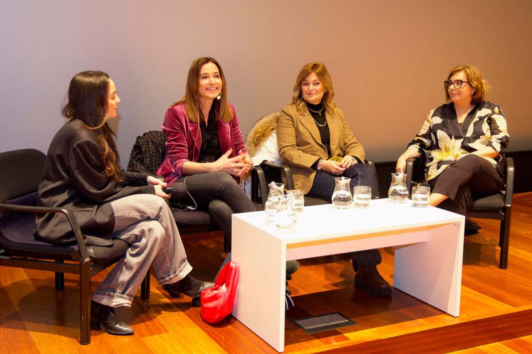 foto_charla_periodistas_deportivas