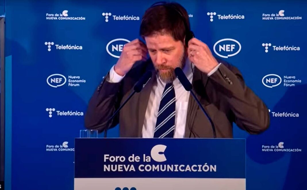 foro de la Nueva Comunicación con don Matthew Karnitschnig, Editor de Euractiv (
