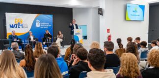 Periodistas de distintas generaciones confrontan el paso de la noticia al contenido digital en un encuentro en Canarias