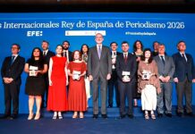 Felipe VI reivindica la verificación y el criterio periodístico frente a la desinformación y la inteligencia artificial
