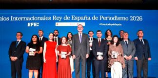 Felipe VI reivindica la verificación y el criterio periodístico frente a la desinformación y la inteligencia artificial