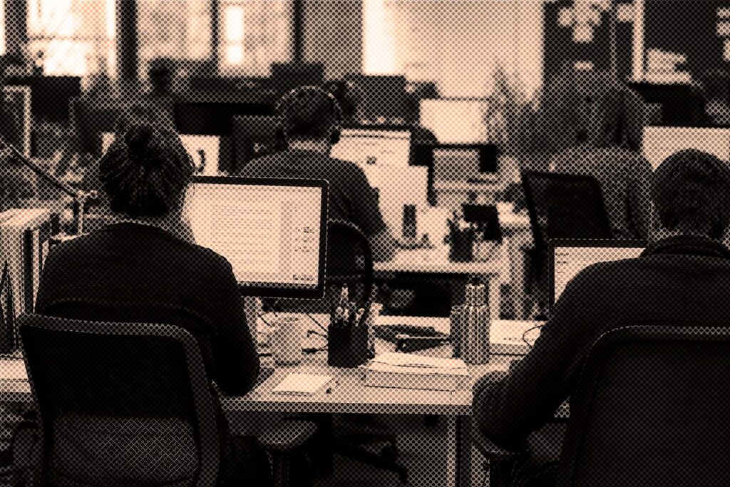 Seis de cada diez usos de inteligencia artificial en los medios siguen concentrados en las redacciones