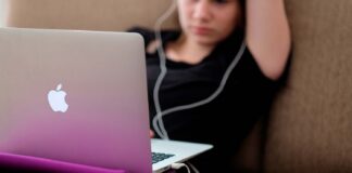 Apple negocia con los medios un sistema de pago por el uso de sus contenidos en Siri